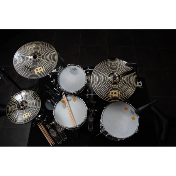 Batería vista desde arriba con platos Meinl HCS Dark de acabado oscuro