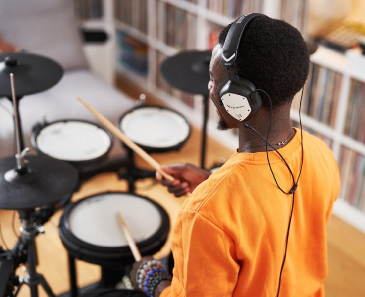 Roland VMH-D1 - detalle de sujeción de cable