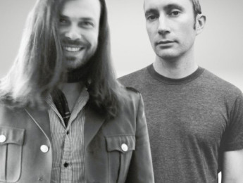 ¿Puedes tocar otros instrumentos a la vez que la batería? Josh Dion y Nate Wood sí