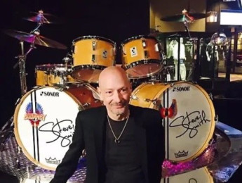 Sale a la venta la batería con la que Steve Smith grabó "Don't stop believin'"