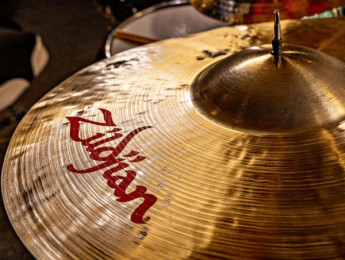 Zildjian recupera el Mega Doom 22" en edición limitada, sólo por Navidad