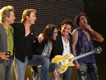 El técnico de batería de Journey termina un concierto tras la urgencia médica de Deen Castronovo