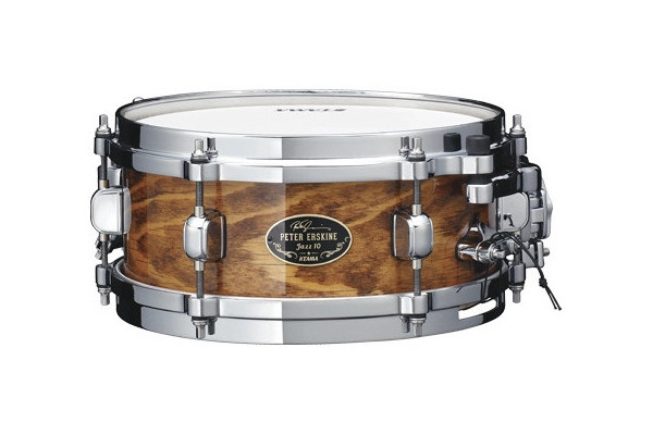 Tama Peter Erskine Jazz 10, una caja signature de 10 pulgadas que se cuelga de un brazo de tom